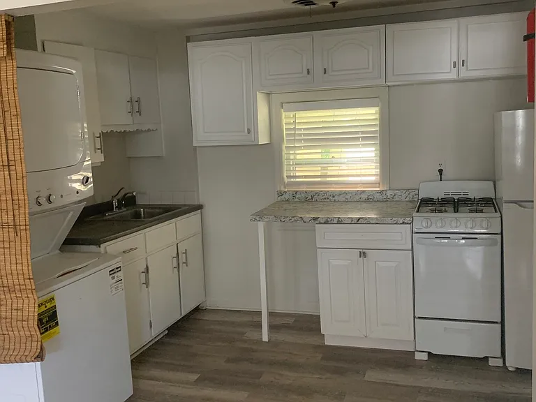 76 Hurd St — Photo 3