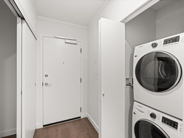 2 bedroom rental in Surrey — photo 16