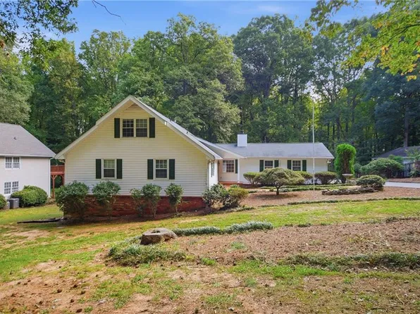 2212 Perrin Dr, Lawrenceville, GA 30043