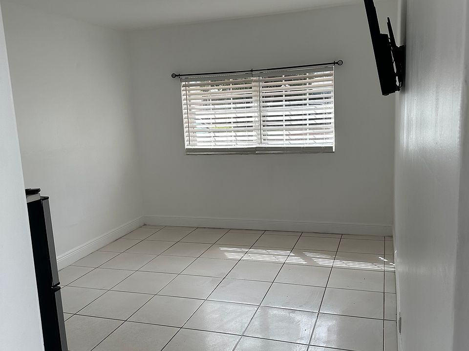 1st image of 7909 Tropicana St