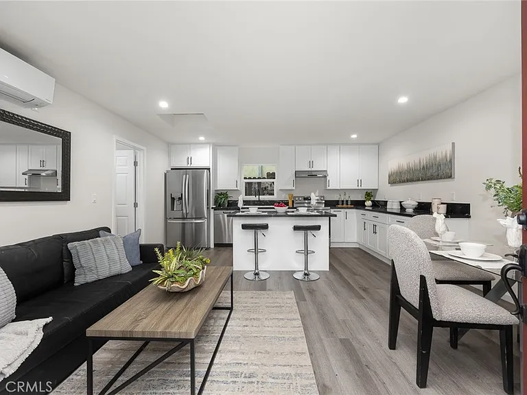 577 N Chester Ave — Photo 3