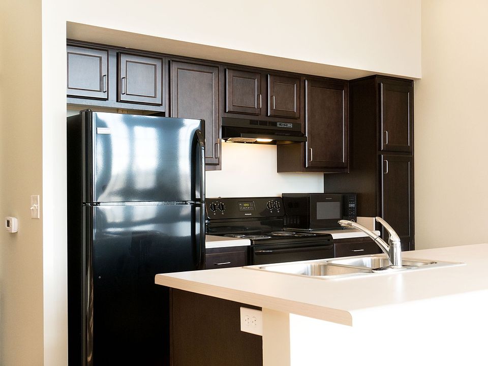 1st image of 940 Poplar St APT 407