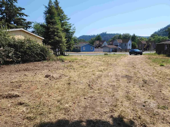 120 Silverside Cir, Klamath, CA 95548
