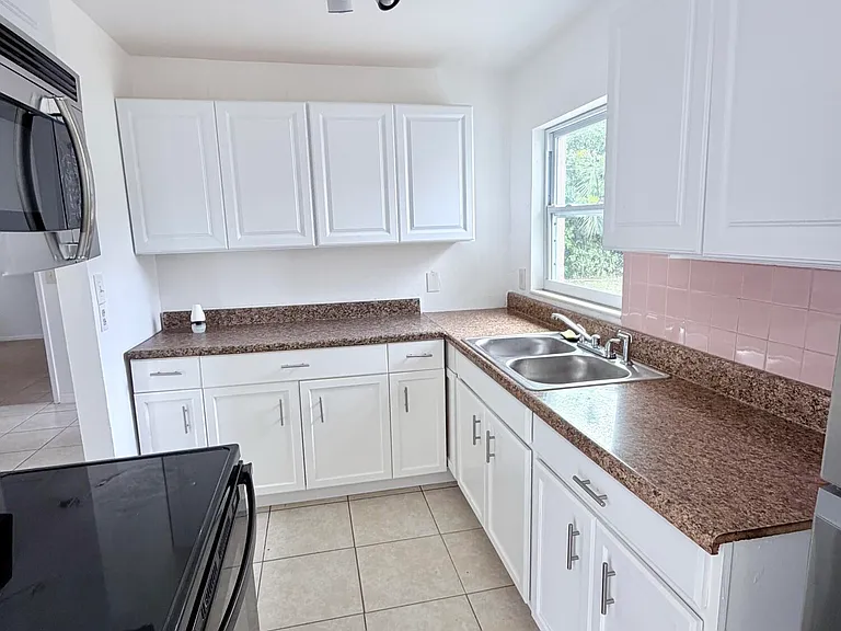 2107 Little John Rd — Photo 13