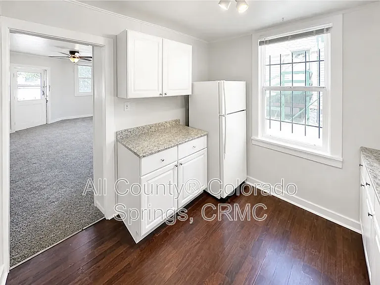 215 E Dale St — Photo 12