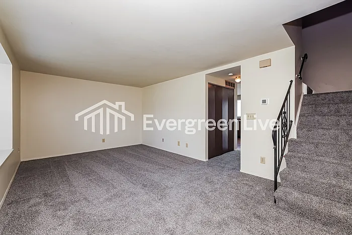 7592 Mount Hood Dr — Photo 3