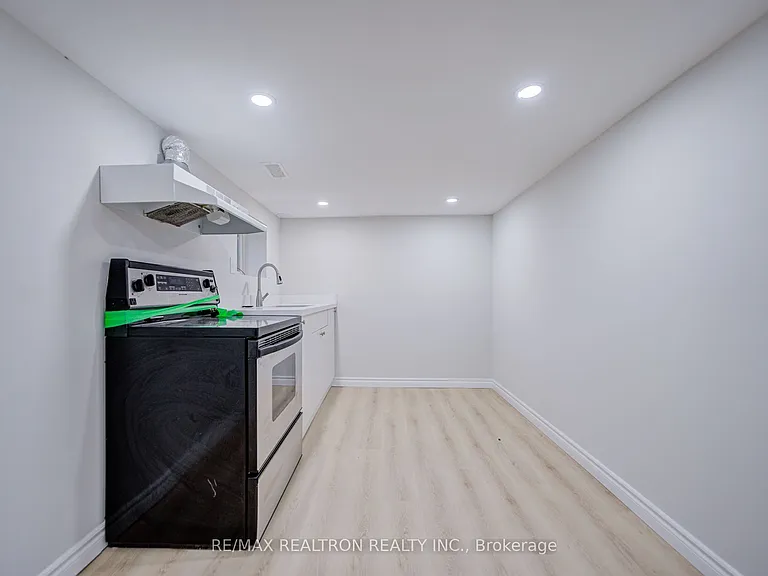 95 Roseview Ave — Photo 26