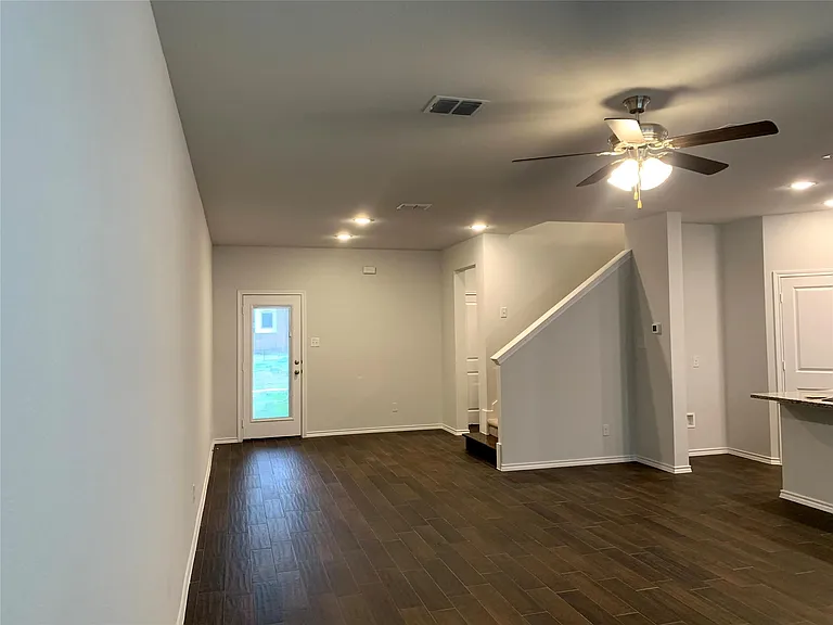 407 Milverton Dr — Photo 10