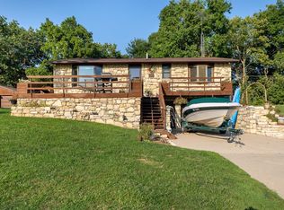 4953 Wakasu Ln, Dubuque, IA 52003