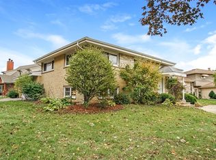 231 Robin Ln, Wood Dale, IL 60191