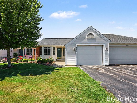 2nd image of 1581 Castlemaine Dr #2