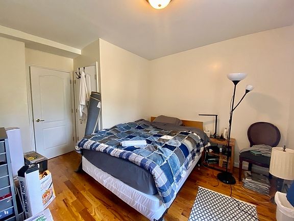 5th image of 567 Warren St #32
