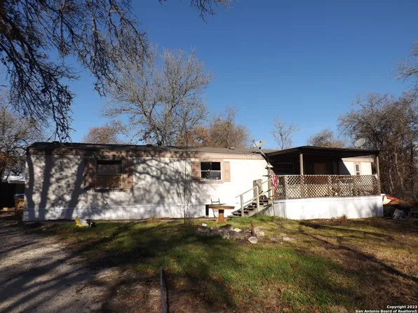 23135 Shady Forest Dr, Elmendorf, TX 78112