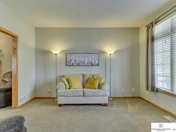 5th image of 9431 Valley View Dr