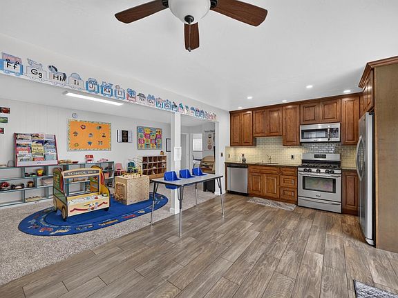 4th image of 836 Oddstad Blvd