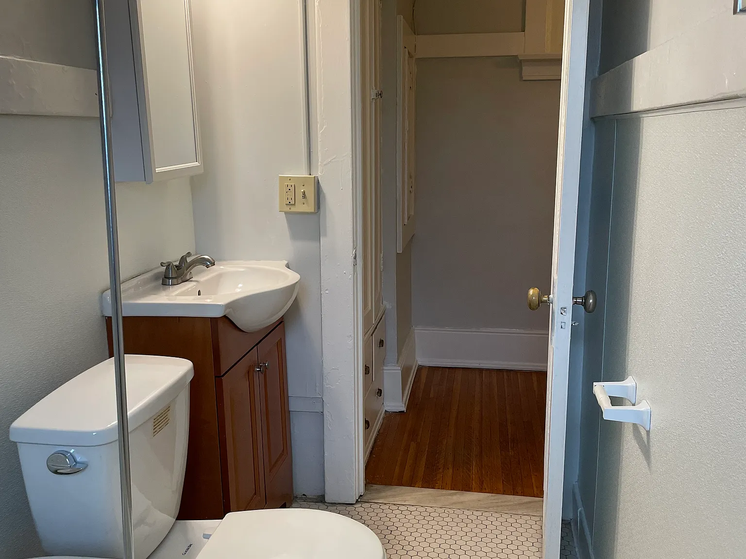 Studio, 350 sqft, $860 — Photo 4