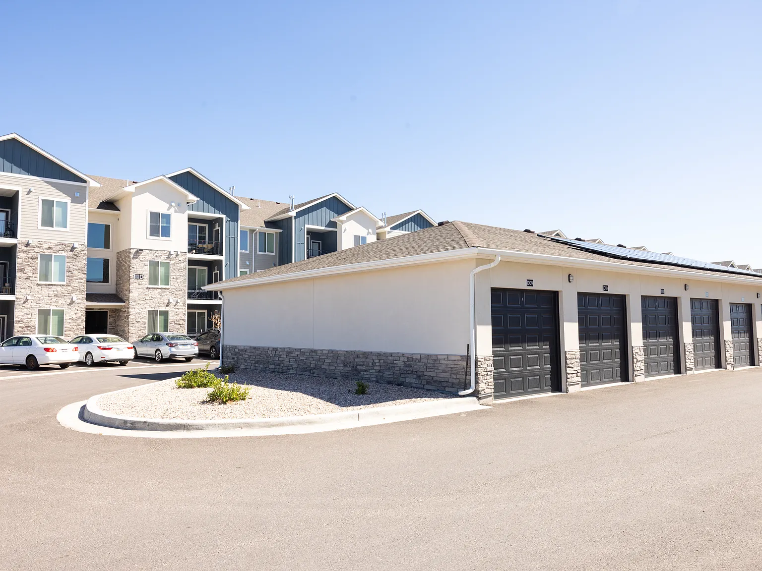 2 bed, 1088 sqft, $2,030 — Photo 4