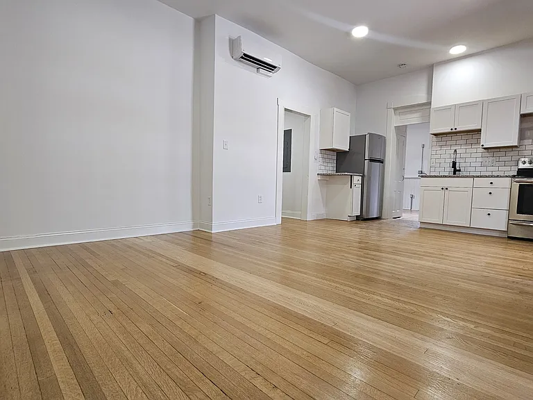 5 Delta St — Photo 4