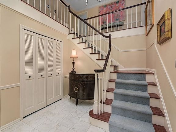 4th image of 580 Debbington Dr