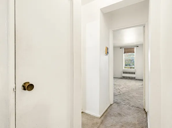 66-10 Thornton Place image 16 of 23