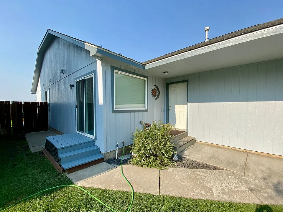 12213-12215 W 10th Ave