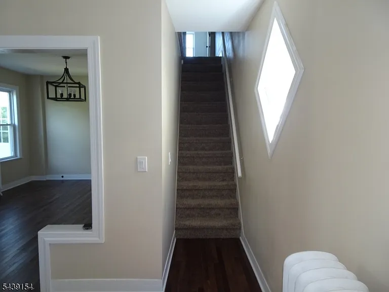 689 Sayre Ave — Photo 5