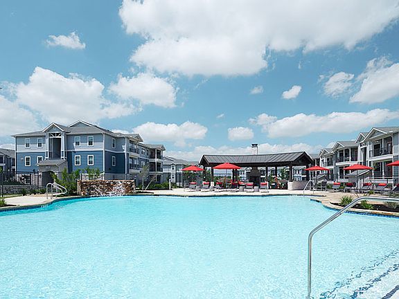 Parallax at Georgetown Apartments Swimming Pool, Georgetown, Texas