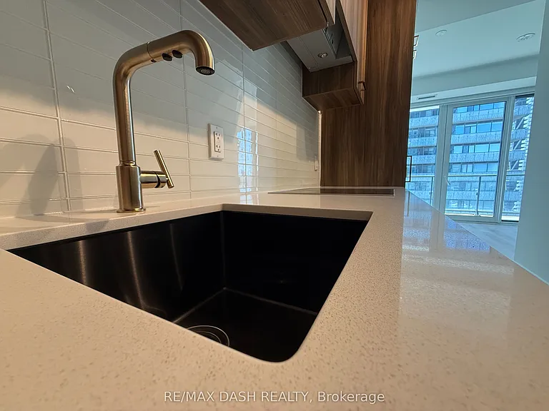 628 Church St #4402 — Photo 15