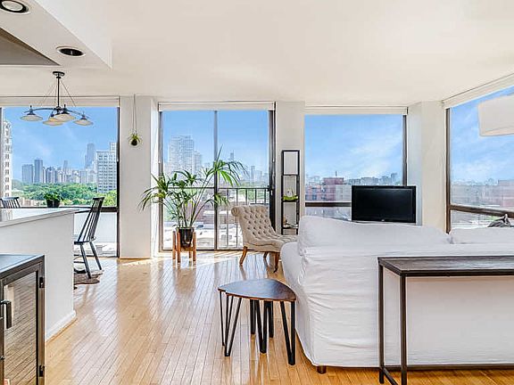 3rd image of 345 W Fullerton Pkwy APT 1005