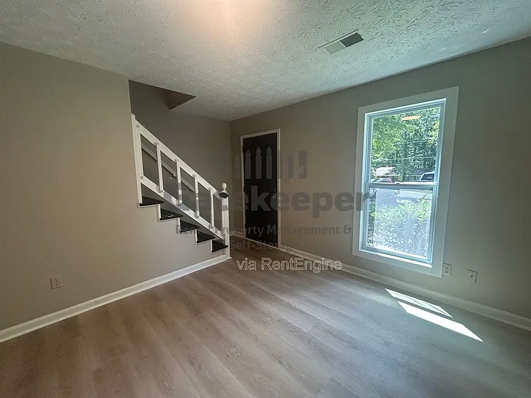 115 Meadowbrook Ct — Photo 3