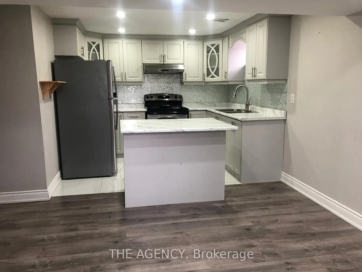 3 bed, $2,100 — Photo 4
