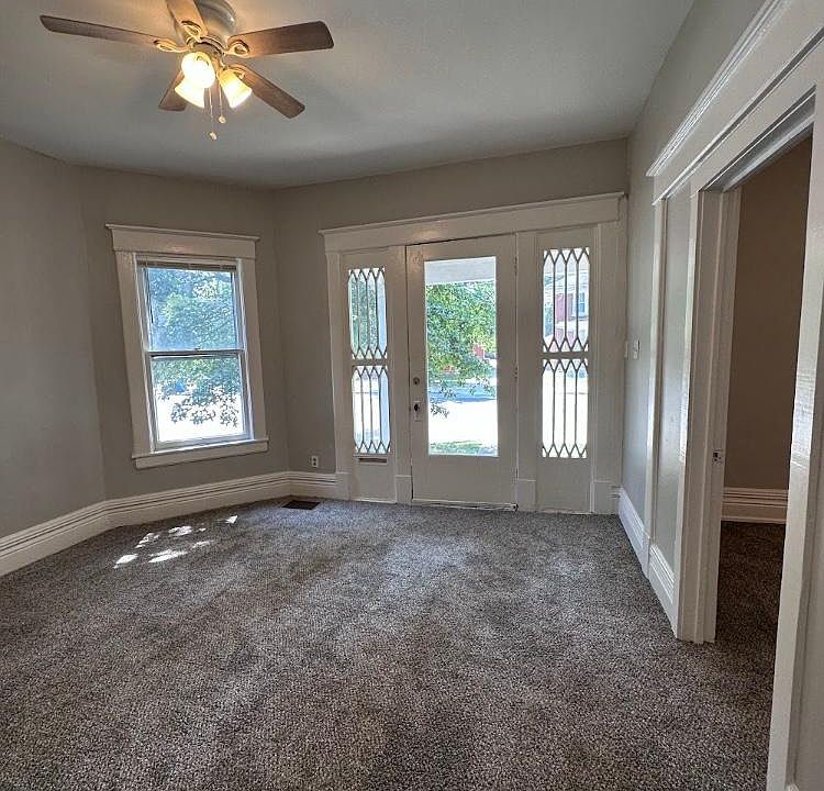 1st image of 325 E Maxwell St #1