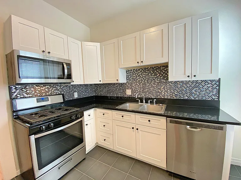 715 Elati St — Photo 7