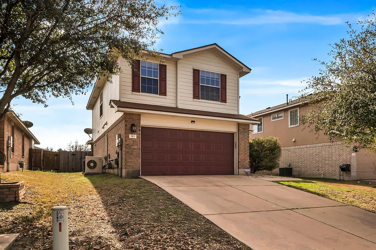 Building Photo - 913 Coronation Way