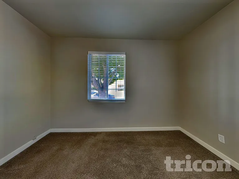 6335 40th Ave — Photo 10