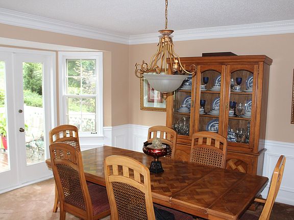 3rd image of 4946 Highpoint Way NE