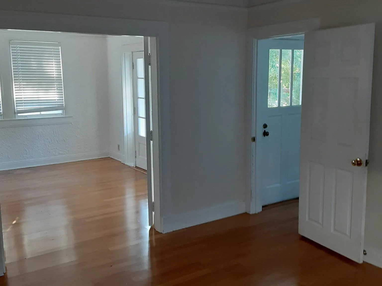 1 bed, 900 sqft, $1,400 — Photo 2