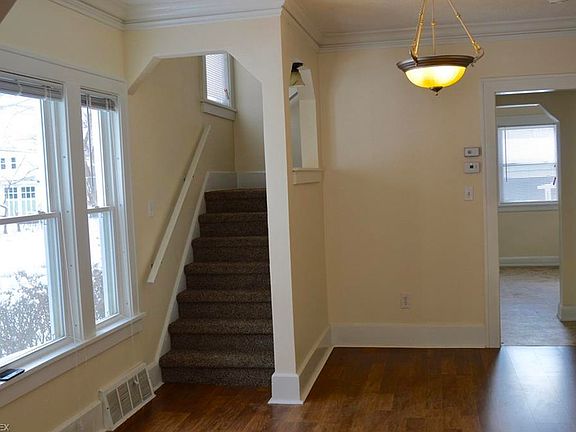 4th image of 10114 Burton Ave