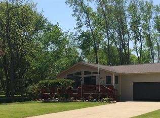 902 S Meadow Ln, Brooklyn, MI 49230