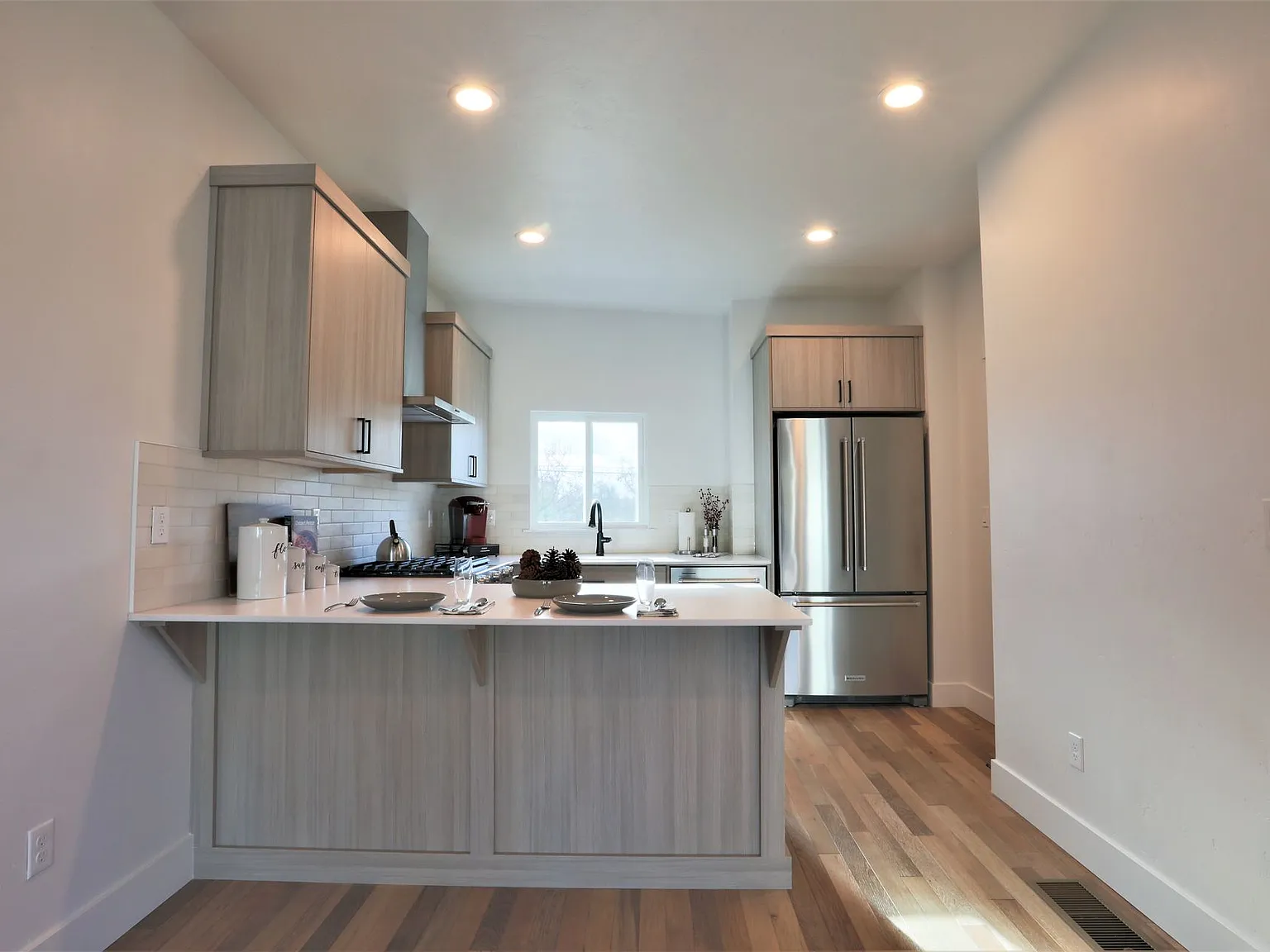 2 bed, 2.5 bath, 1300 sqft, $1,750 — Photo 1