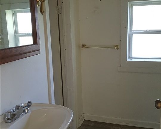 5th image of 503 E Lincoln St