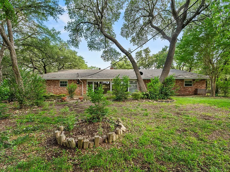 700 Shanklin Rd — Photo 34