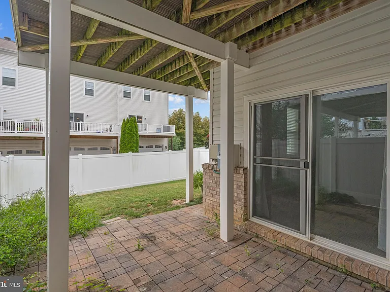 22667 Flowing Spring Sq — Photo 38