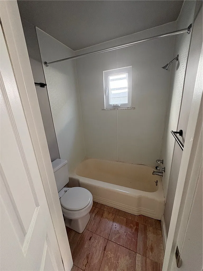 1 bed, 1.5 bath, $968 — Photo 3