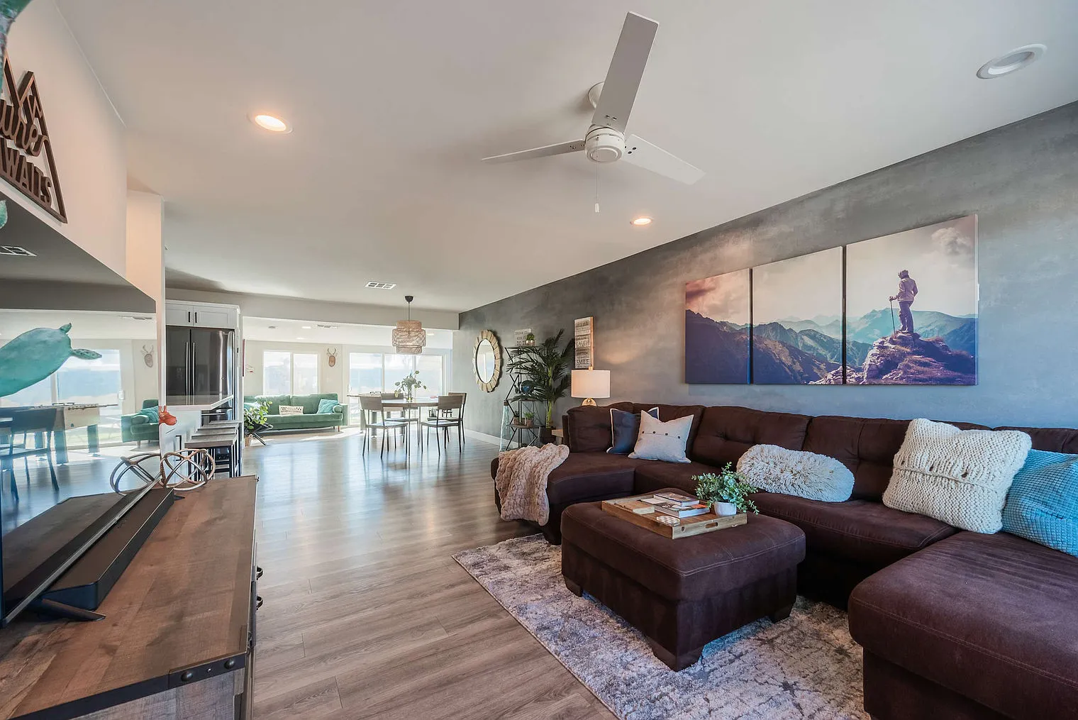 3 bed, 2.0 bath, 1496 sqft, $6,965 — Photo 2
