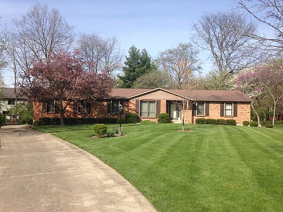 2nd image of 7590 Lakewood Cir