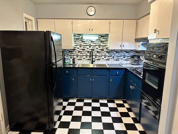 5th image of 8300 Christiana Ave #2