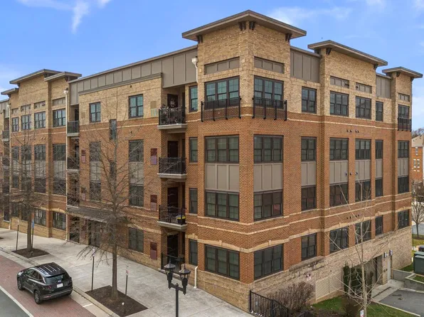 9521 Bastille St Unit 305, Fairfax, VA 22031