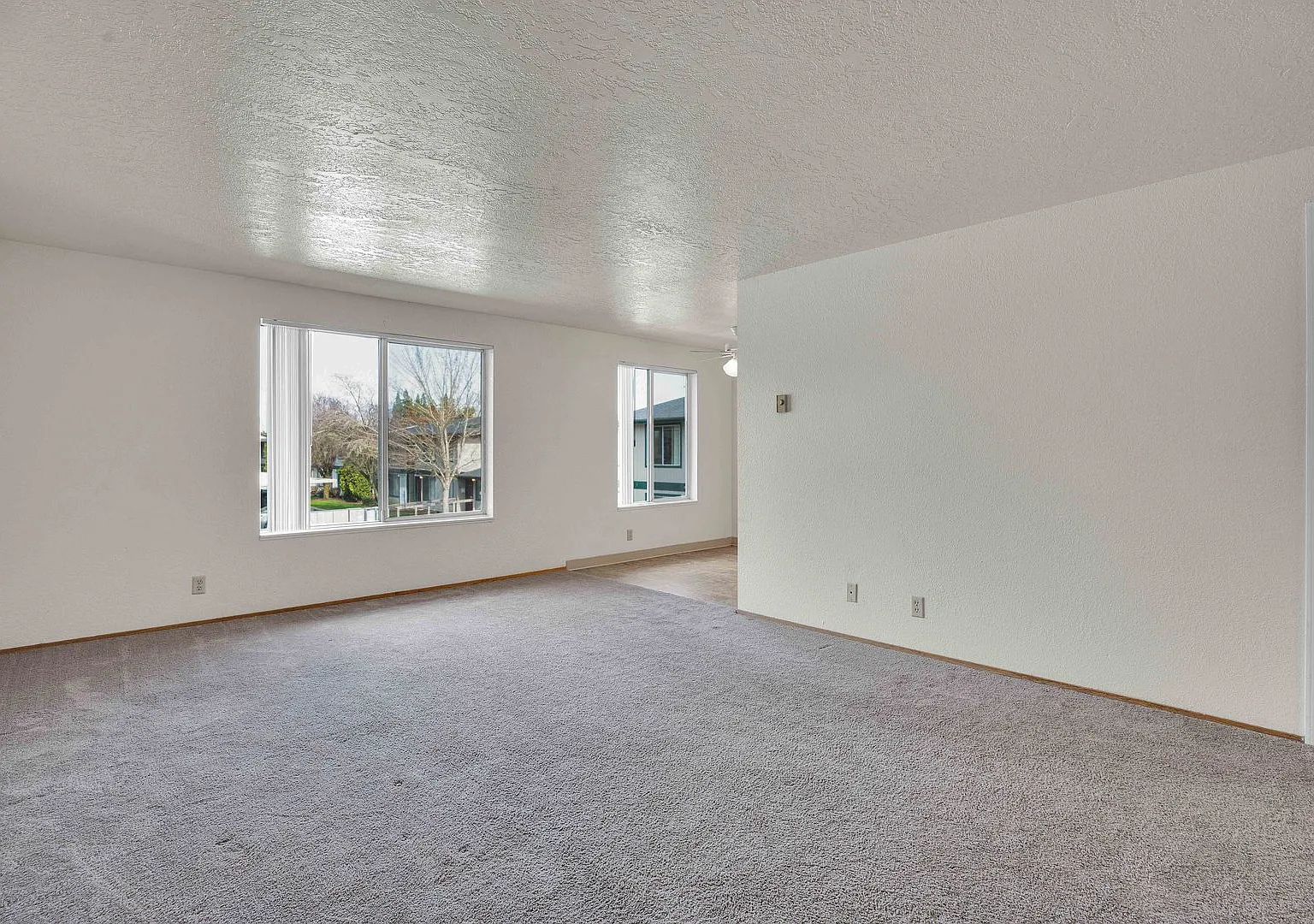 Carlton Square Apartments — Photo 1