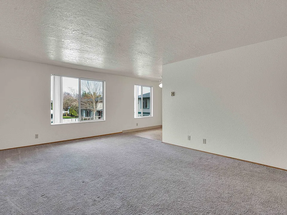 Carlton Square Apartments